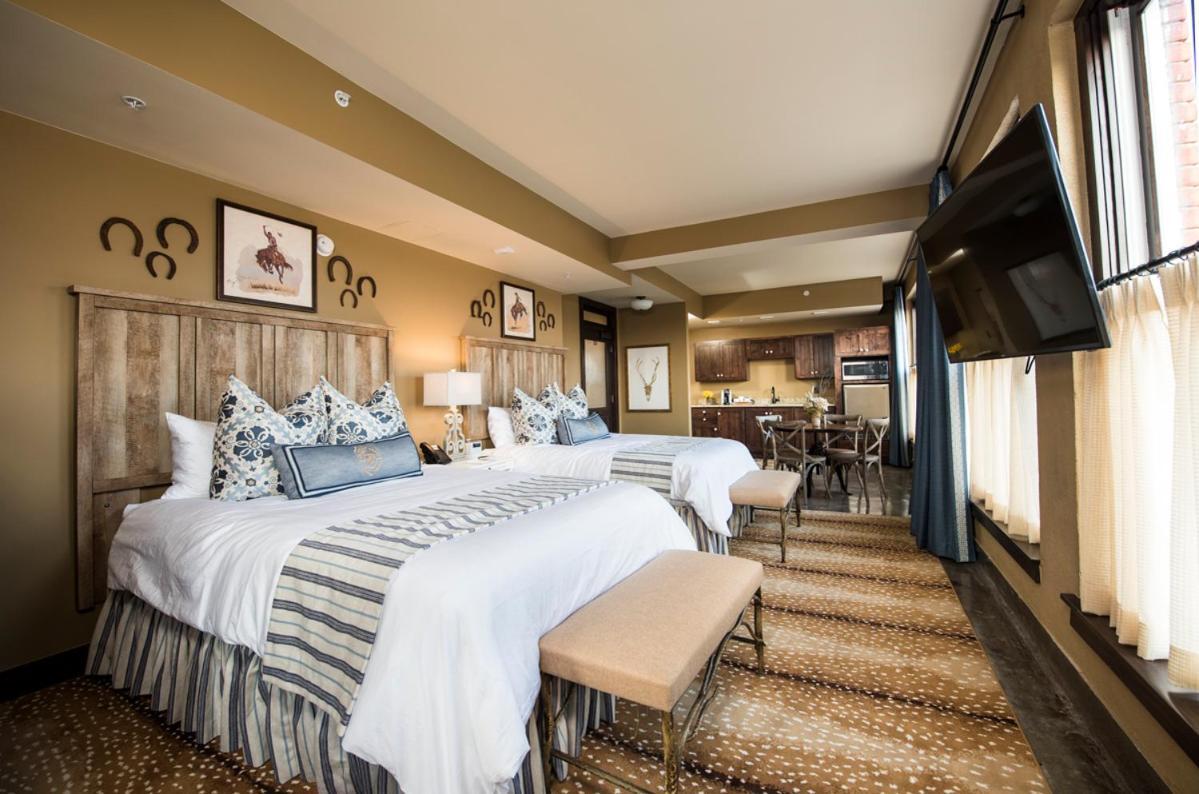 Hotel Frontier