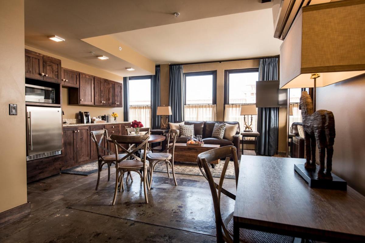 Frontier Hotel 3*